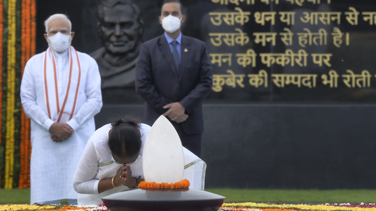 President Droupadi Murmu pays tribute to former Prime Minister Atal Bihari Vajpayee as PM Modi looks on. Credit: PTI Photo