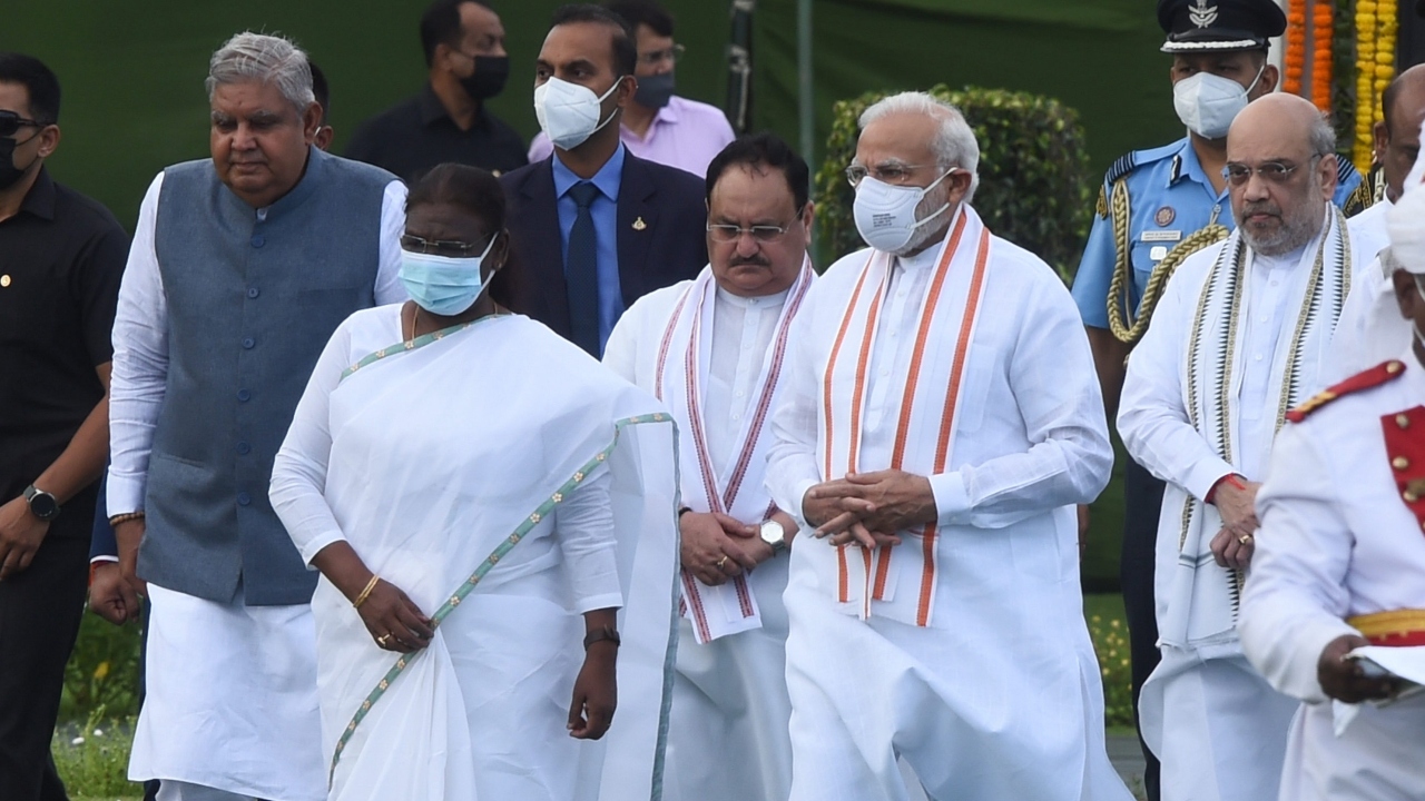 Political bigwigs arrived at  Sadaiv Atal to pay their rich tributes to BJP veteran and former Prime Minister Atal Bihari Vajpayee on his fourth death anniversary. Credit: PTI Photo