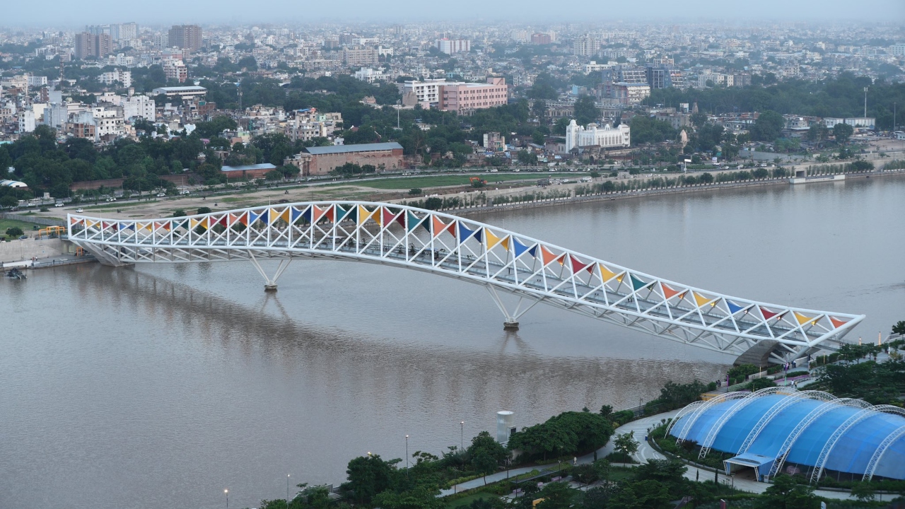 The bridge is designed in such a way that people can approach it from both lower and upper walkways or promenades of the riverfront. Credit: PMO