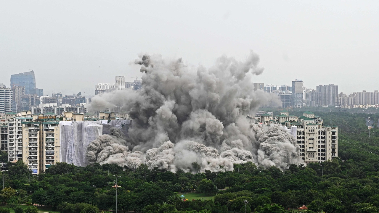 The Supertech twin towers in Noida came crashing down within a span of nearly nine seconds after the use of 3,700 kg explosives on August 28. Credit: AFP Photo