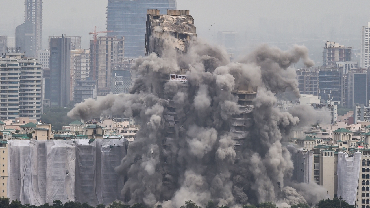 Demolition of Supertech's twin towers in Noida. Credit: PTI Photo
