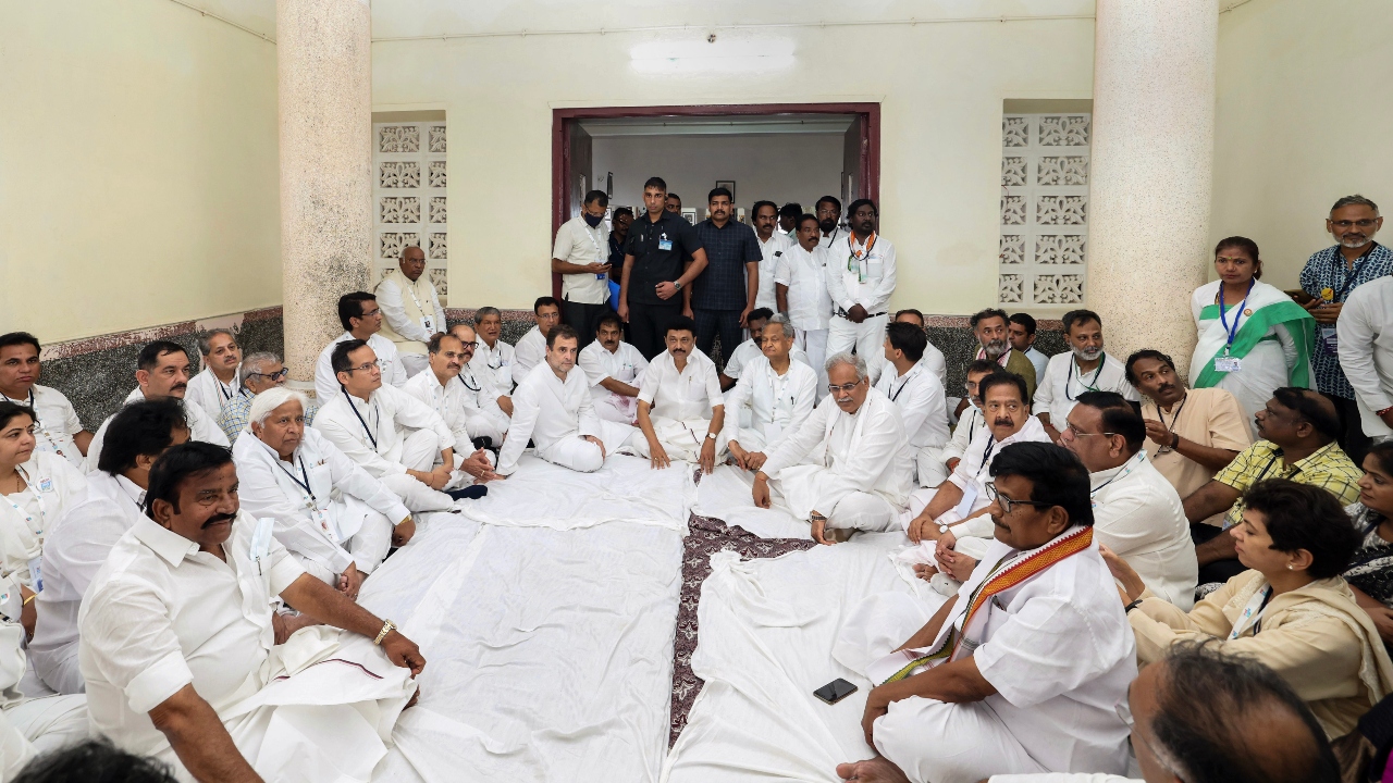 Tamil Nadu CM MK Stalin, Rajasthan CM Ashok Gehlot and Chhattisgarh CM Bhupesh Baghel along with Congress leaders Rahul Gandhi, KC Venugopal and others, at Gandhi Mandapam in Kanyakumari. Credit: PTI Photo
