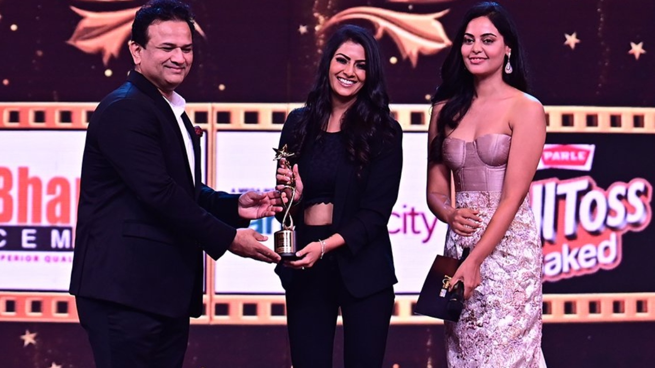 Best Actress in a Supporting Role (Telugu) - Varalaxmi Sarathkumar for 'Krack'. Credit: Twitter/varusarath5