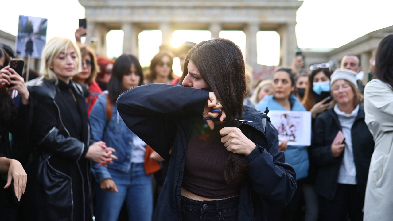 It was a female journalist, Niloufar Hamedi of Shargh, an Iranian daily, who first brought Amini’s story to light. Hamdei was arrested last week and is being held in solitary confinement at Evin prison, according to her colleagues. Credit: Reuters Photo