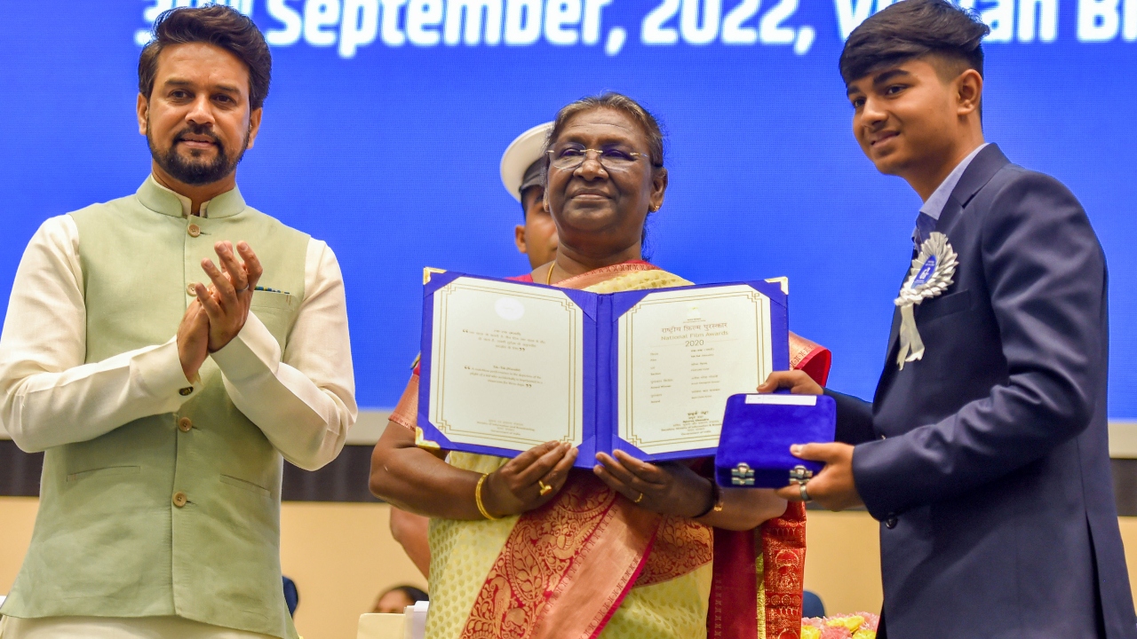 The President presents Best Child Artist Award to Anish Mangesh Gosavi. Credit: PTI Photo