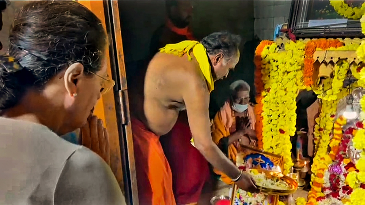 On Dasara, Sonia Gandhi offered prayers at the Bheemanakolli Temple in Mysuru. Credit: PTI Photo
