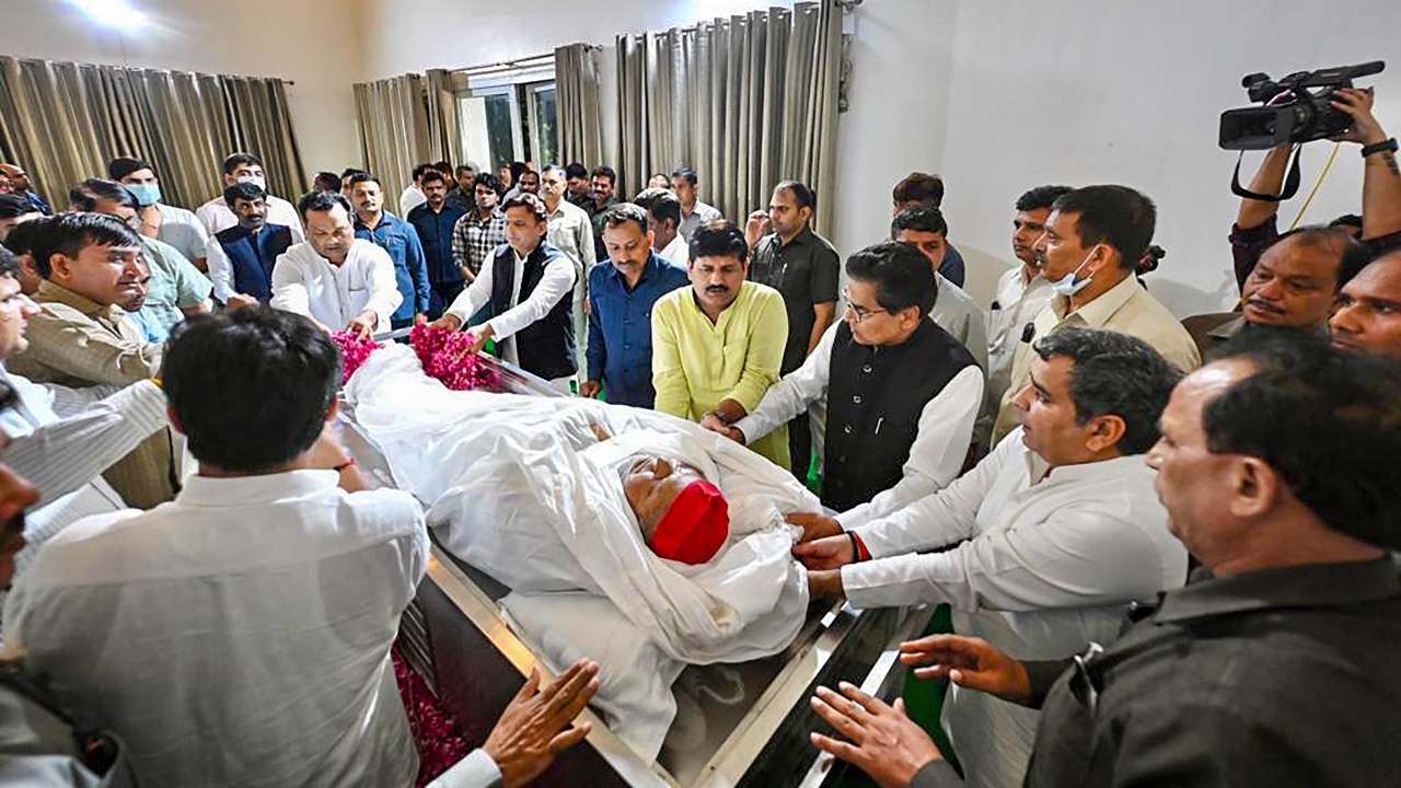 Family members and Samajwadi Party leaders pay their last respects to the party founder. Credit: Samajwadi Party
