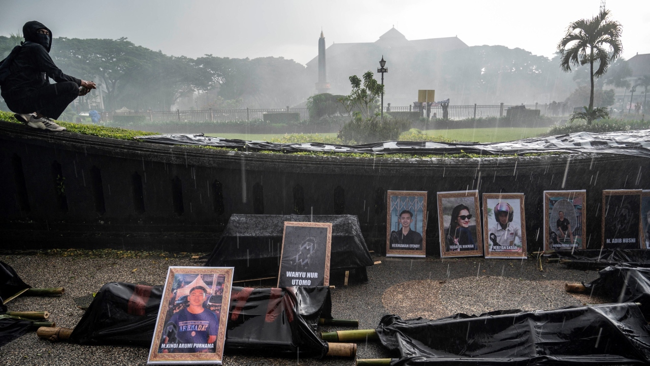 Football fans attend a rally in front of the city hall in Malang on November 10, 2022, demanding Indonesian Football Association (PSSI) to be responsible, fair, transparent, and indiscriminate following the deadly stampede at Kanjuruhan Stadium on October 1 which took 135 lives. Credit: AFP Photo