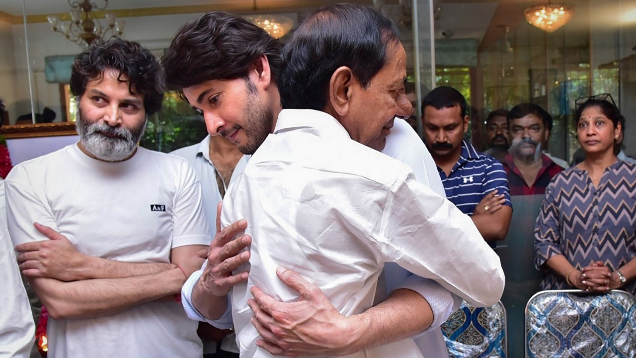 Chief Minister of Telangana K Chandrashekar Rao meets Telugu star Mahesh Babu as the former arrives to pay his tribute to the mortal remains of Telugu superstar Krishna in Hyderabad. Credit: PTI Photo