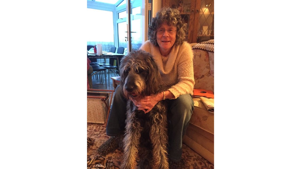 This dog strikes an uncanny resemblance to its owner. Credit: Twitter/@lesliesturgeon