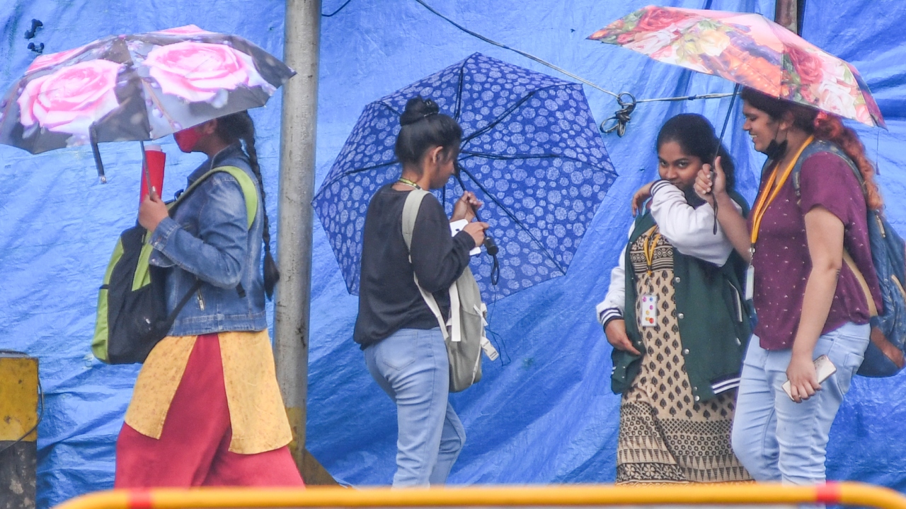 The city has been witnessing light to moderate rains since Saturday (December 10). Credit: S K Dinesh/DH Photo