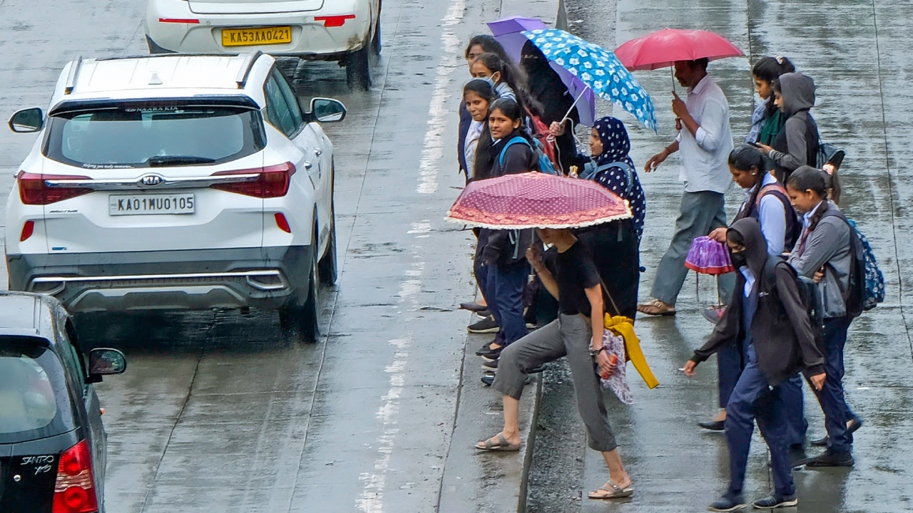 Chikkamagalur, Kolar, Mysuru and Tumakuru are also going to receive rainfall, said IMD. Credit: Mariya S Mattathil/DH Photo