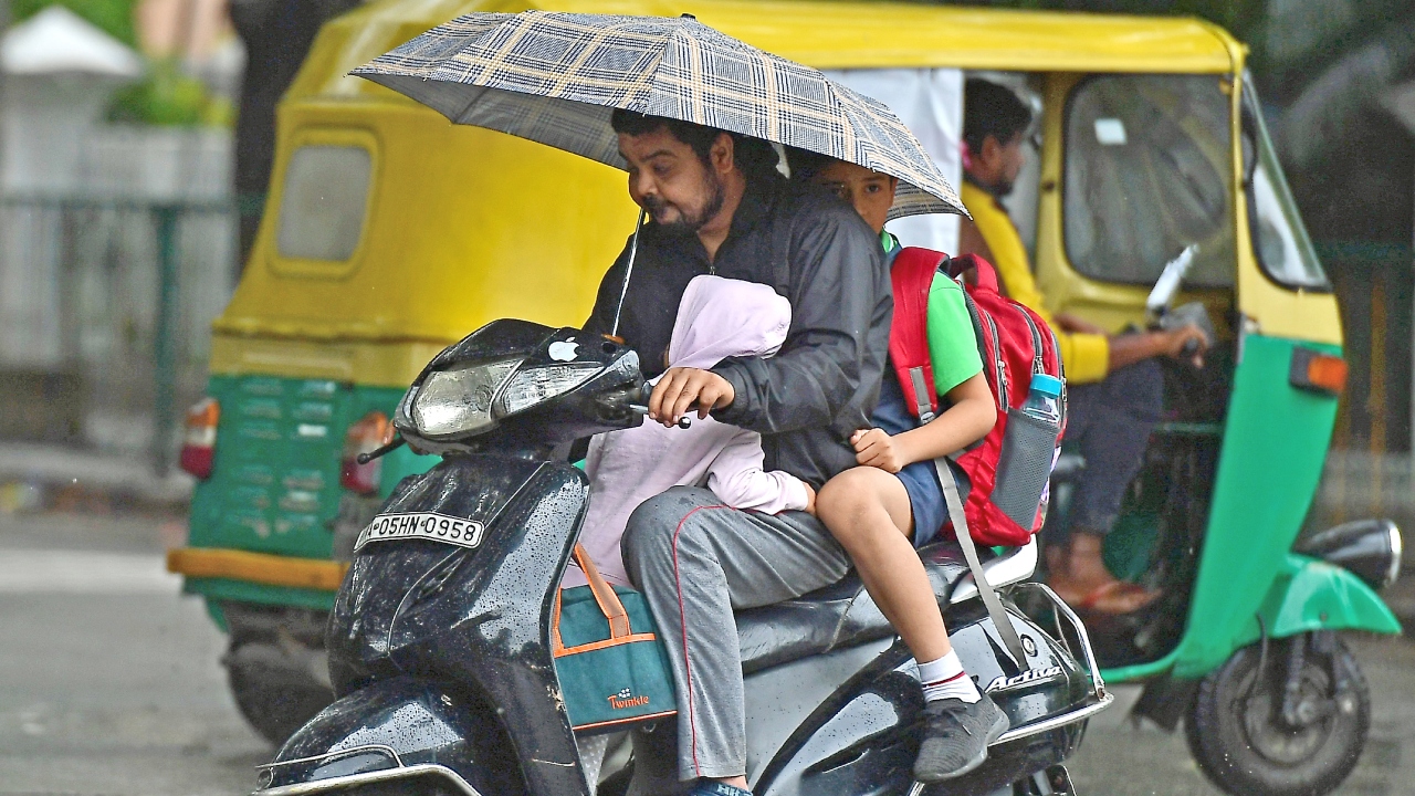 There will be cloudy atmosphere and drizzle throughout, the IMD officers stated. Credit: Ranju P/DH Photo