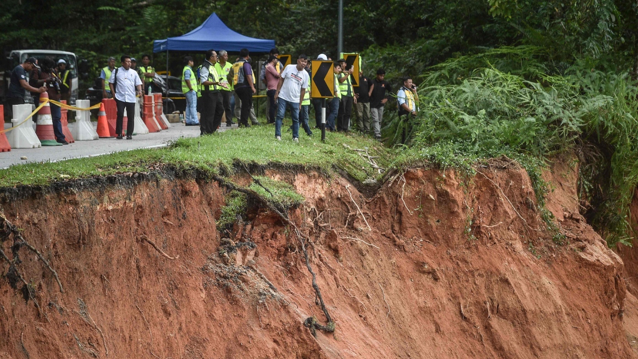 People inspect the damage after a landslide in Batang Kali, Selangor on December 16, 2022. Credit: AFP Photo