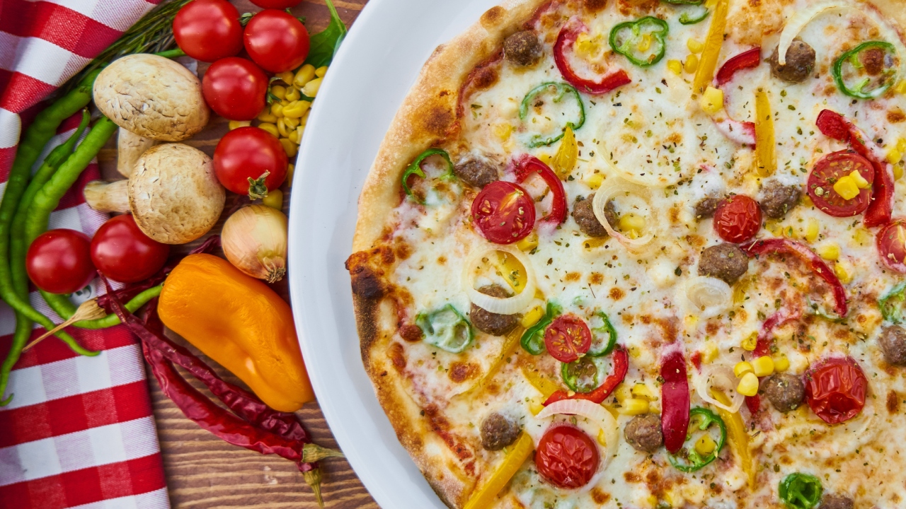 Pizza: Christmas celebration is incomplete without Italian delicacies and pizza is one of the most favourite dine-out meals along with wine. DH Pool Photo