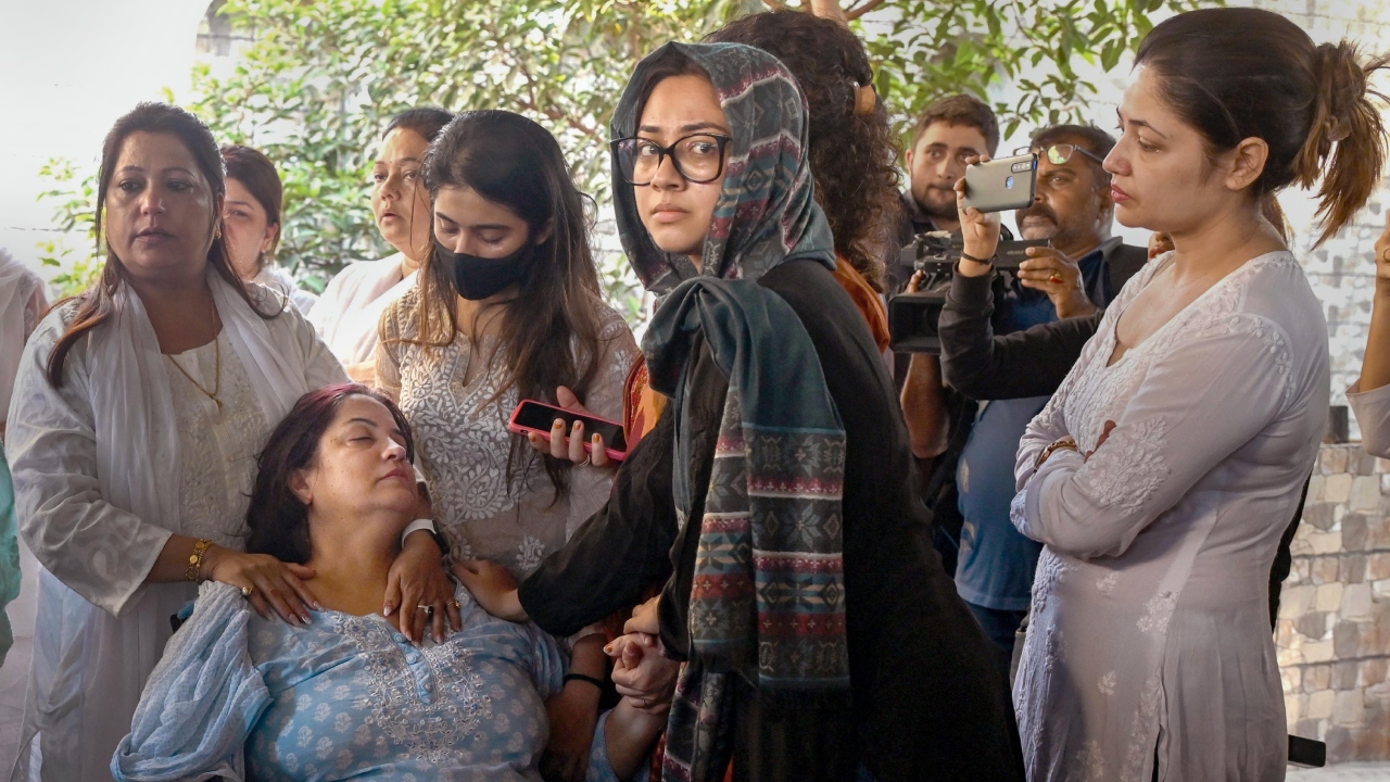 The last rites of actor Tunisha Sharma were held on December 27 in the presence of her family members and industry colleagues. Credit: PTI Photo