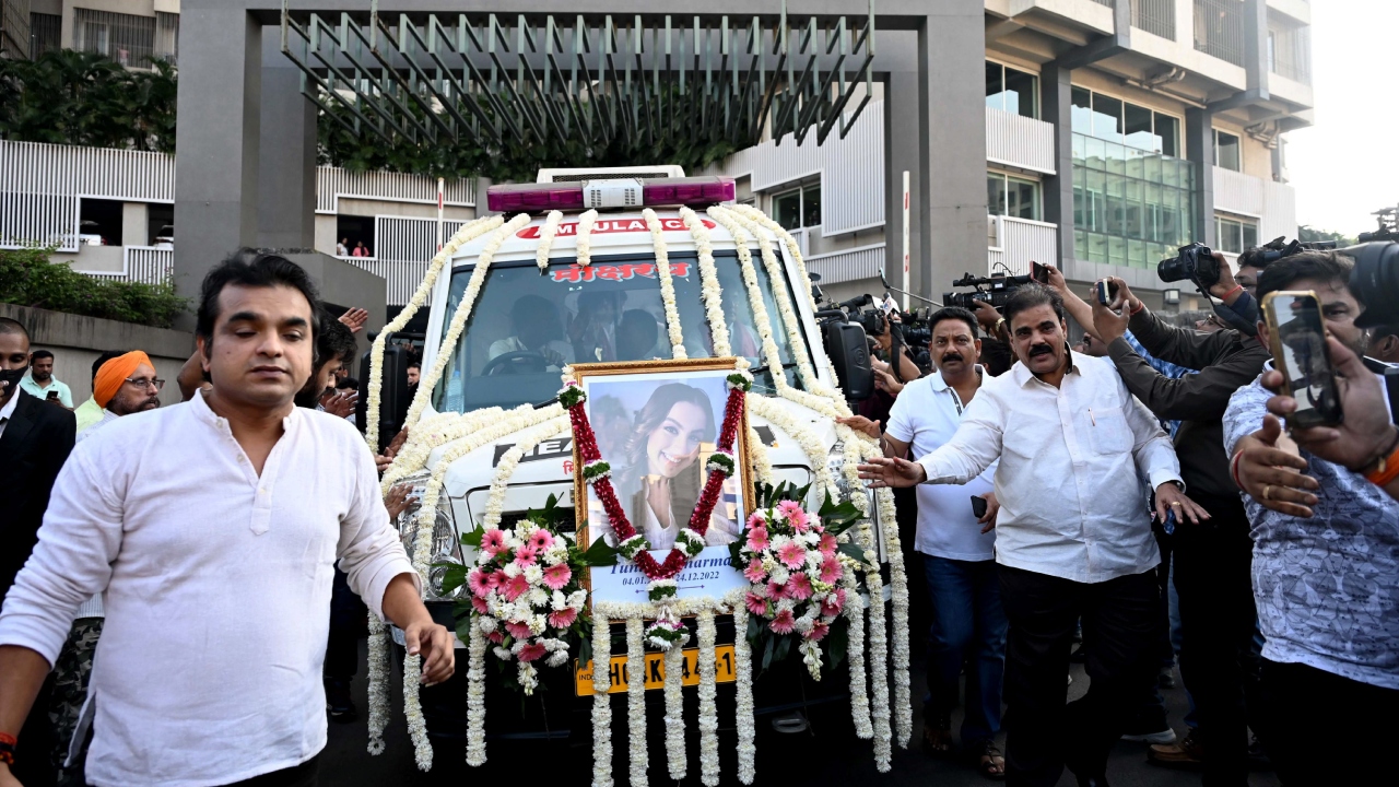 The mortal remains of TV actress Tunisha Sharma reaches for the last rites at the crematorium ground, Mira Road, in Mumbai. Credit: PTI Photo
