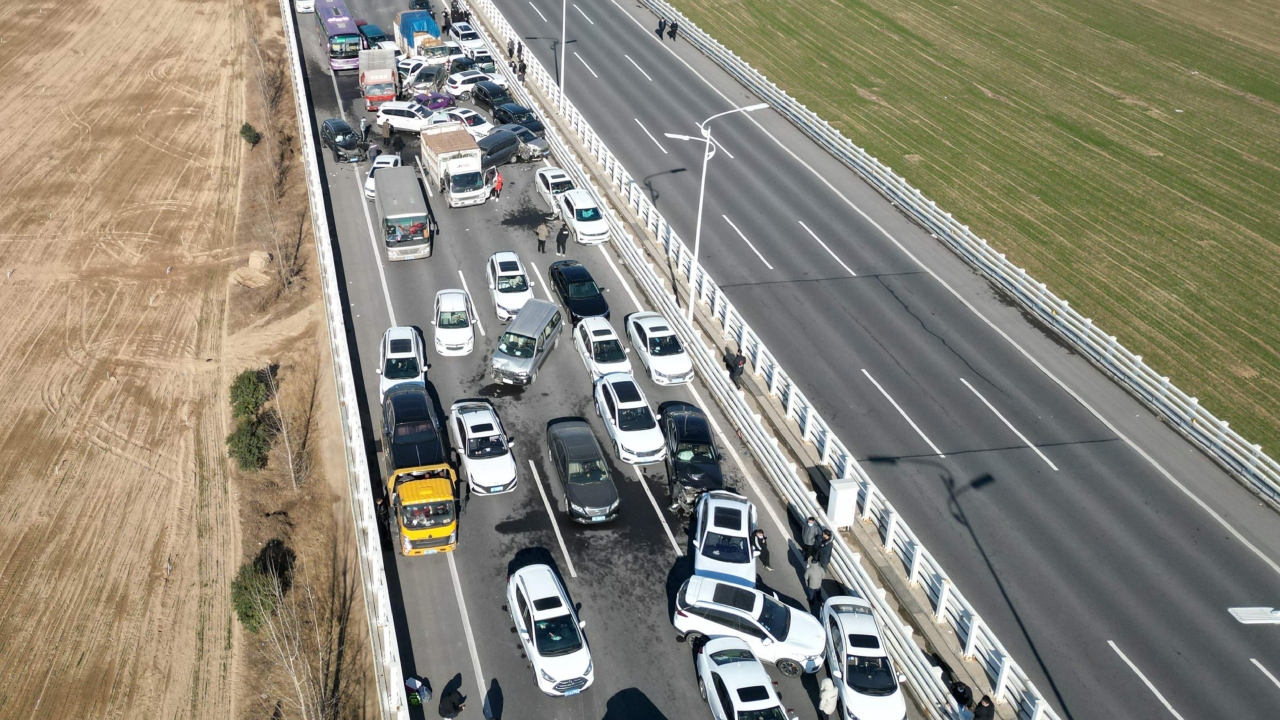 Hundreds of cars crashed in a major car pile-up on  the Zhengxin Huanghe bridge in the central Chinese city of Zhengzhou in Henan province due to dense fog. Credit: AFP Photo