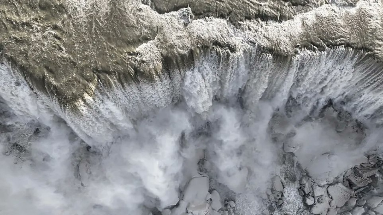 While the water continues to flow without issue, aerial view of the falls shows ice forming at its base. Credit: Twitter/@EvanKirstel