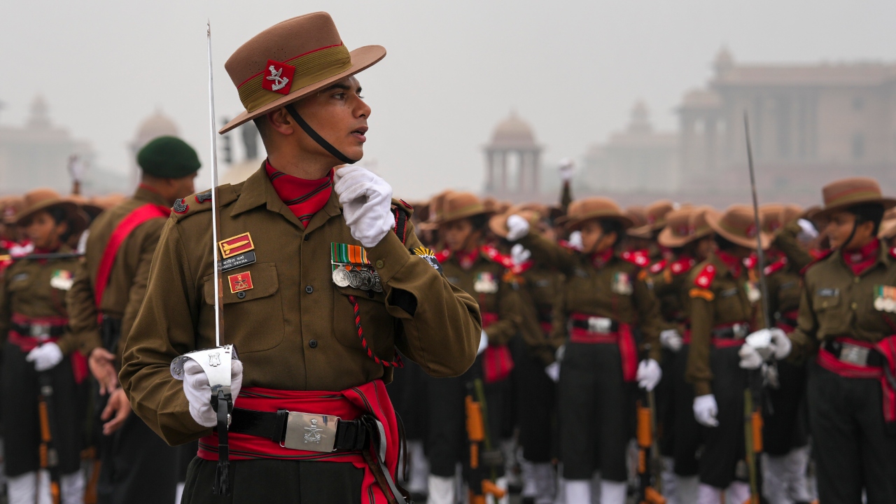 According to data shared by the IMD, the minimum temperature on Tuesday (January 3) morning stood at 8.5 degrees Celsius, a notch above normal. Credit: PTI Photo