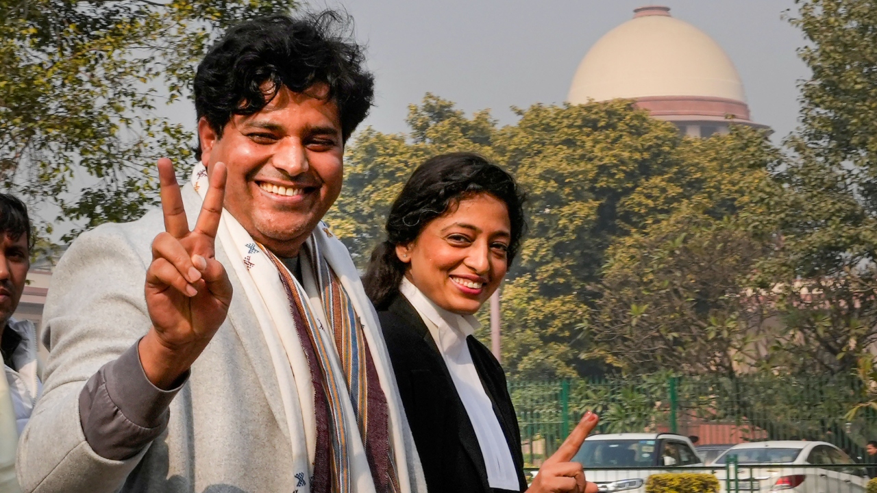 Congress MP Imran Pratapgarhi shows the victory sign after the Supreme Court order on Haldwani eviction case in New Delhi. Credit: PTI Photo