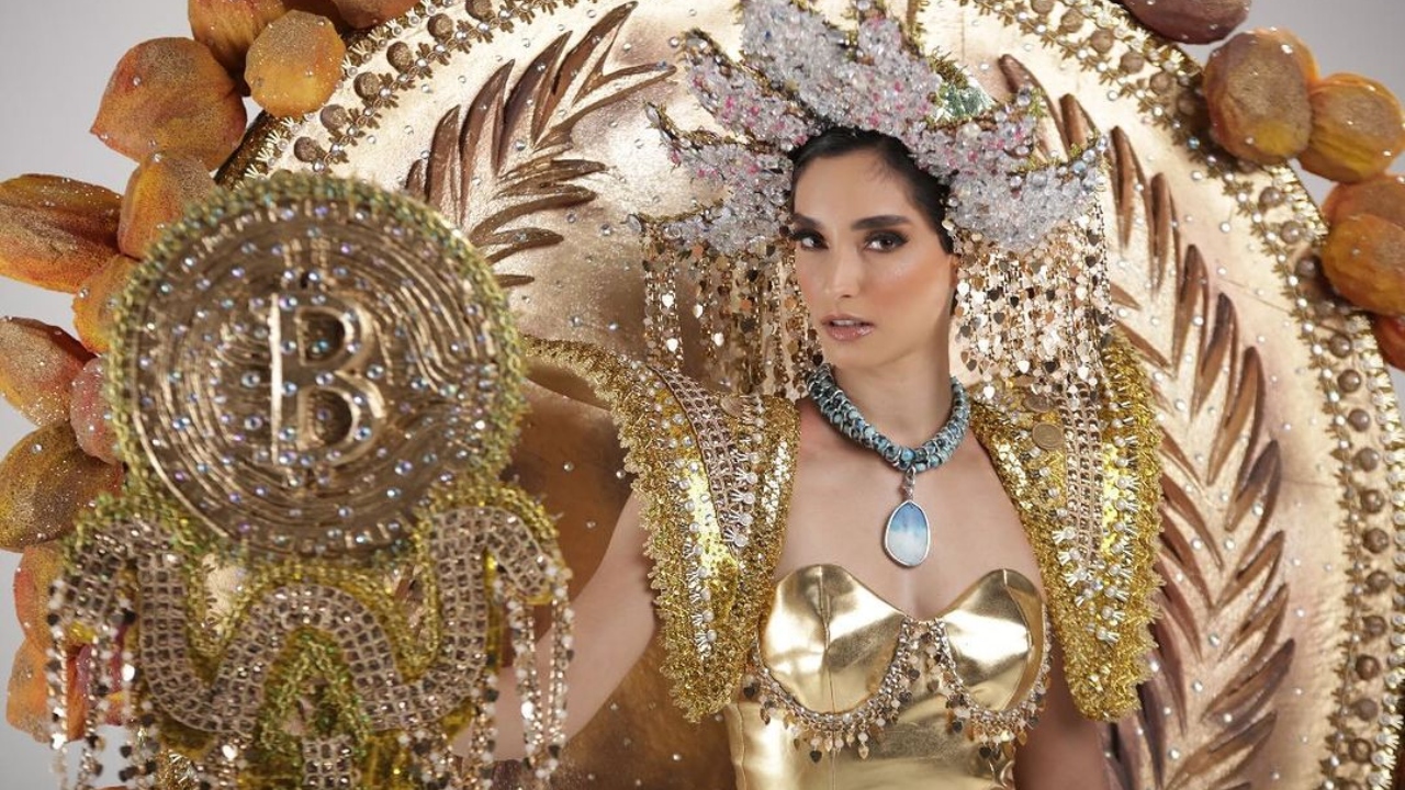 Pictures of Alejandra Guajardo went viral of social media with people appreciating her for her efforts. Credit: Instagram/@aleguajardo_sv