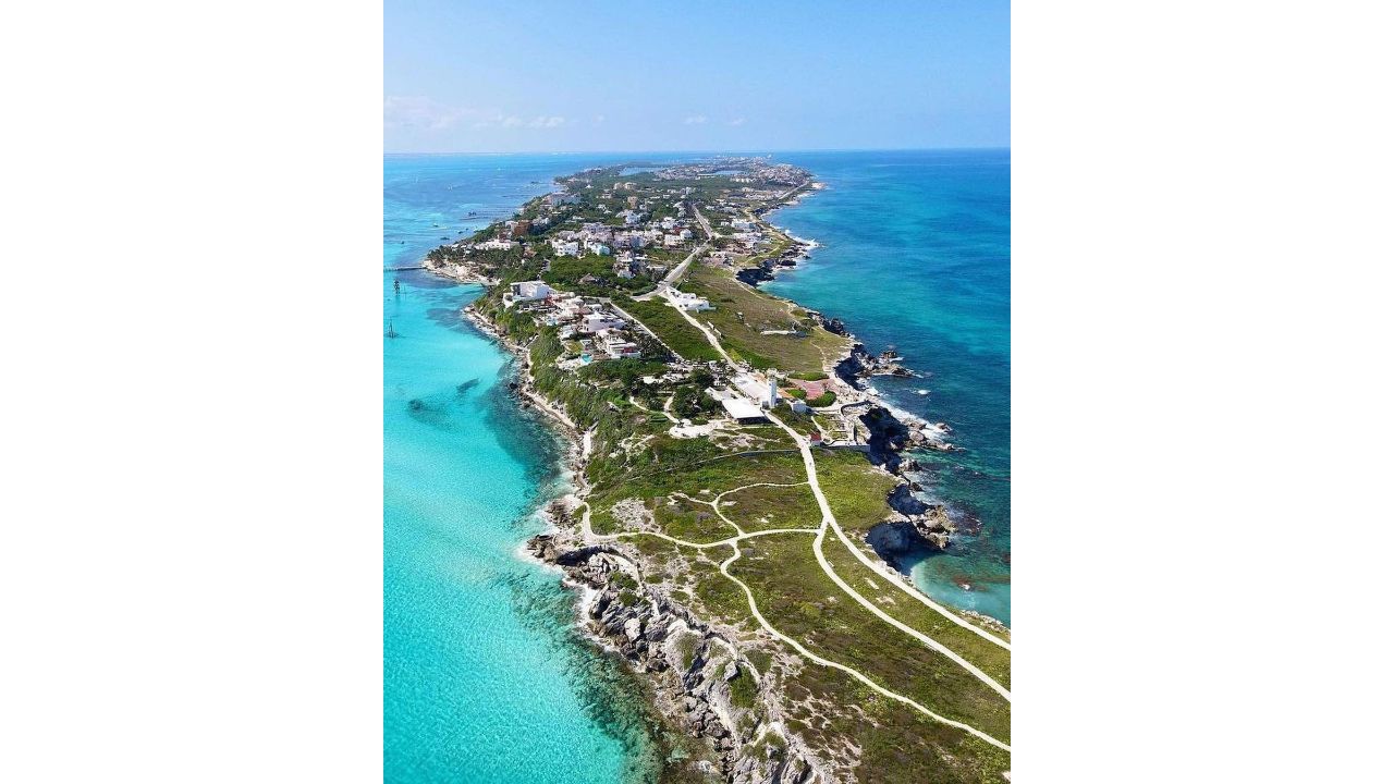 Mexico has some amazing spicy cuisines, festive drinks, and the best beach destinations in the world and is the eighth most powerful city for tourism. Credit: Instagram/@mexico.explores