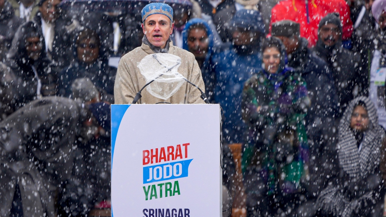 J&K National Conference Vice President Omar Abdullah addresses a public rally at the end of the Congress' 'Bharat Jodo Yatra', in Srinagar. Credit: PTI Photo