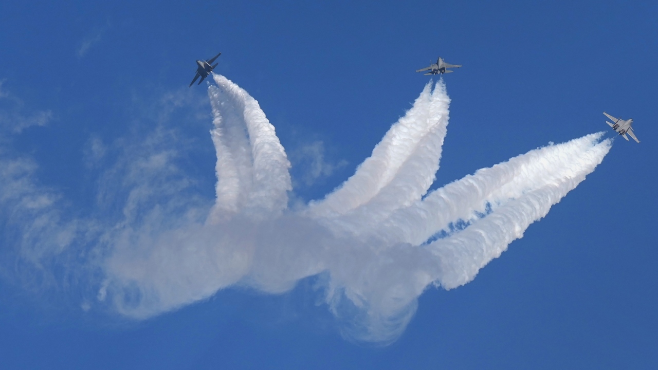 Indian Air Force's Su-30 aircraft fly past in a formation during the Aero India 2023 inauguration at Yelahanka air base in Bengaluru. Credit: PTI Photo