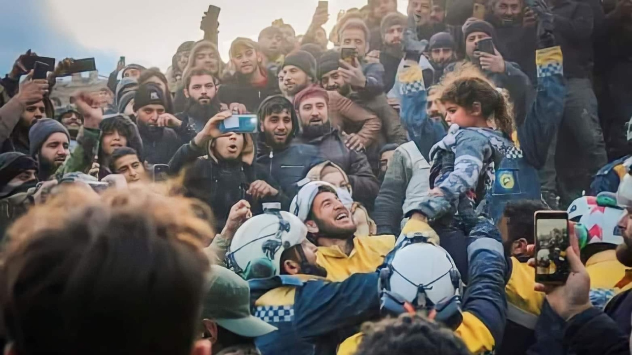Rescuers get emotional after saving a young girl. Credit: Twitter/@abierkhatib