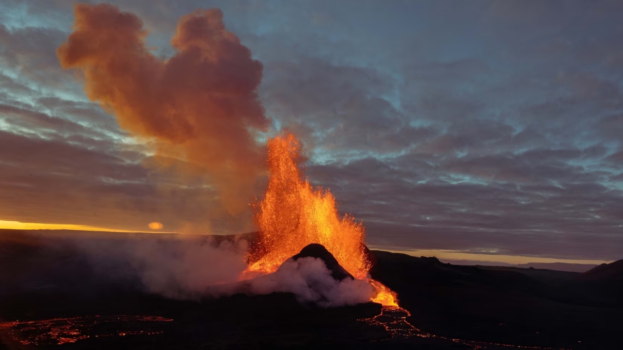 Honorable Mention: Iceland’s Fagradalsfjall volcano erupting for the first time in over six thousand years in 2021. Credit: Riten Dharia