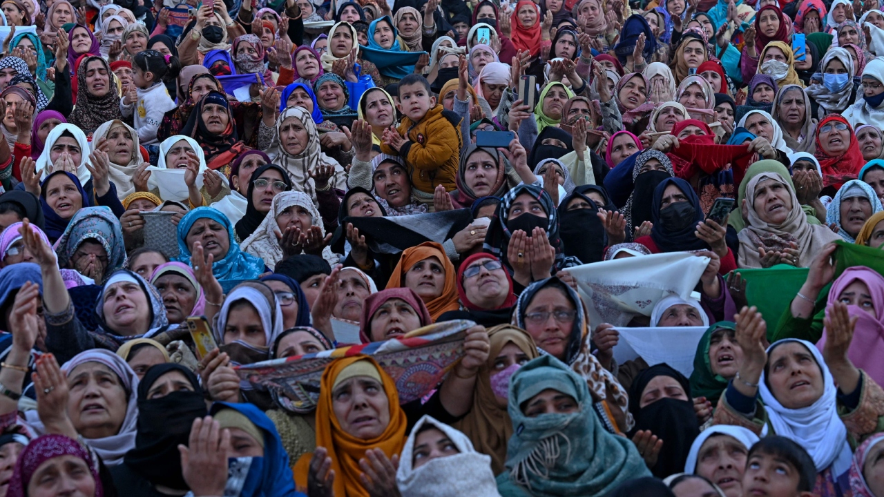 Muslims devotees react as a priest displays a holy relic, believed to be a hair from the Prophet Muhammad's beard, during the last Friday of Miraj-Ul-Alam (ascension to heaven) celebrations at Kashmir's main Hazratbal shrine in Srinagar on February 24, 2023. Credit: AFP Photo
