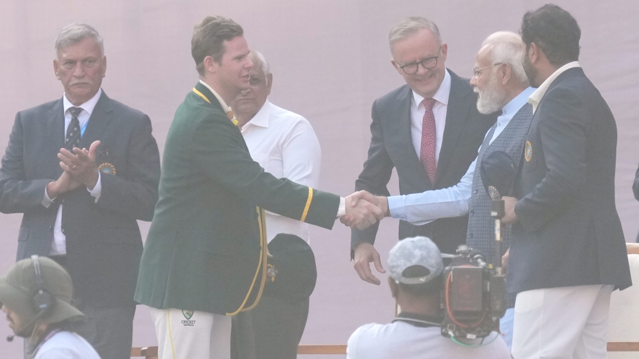 PM Modi and Australian captain Steve Smith exchange greetings asAlbanese and Indian captain Rohit Sharma look on. Credit: PTI Photo