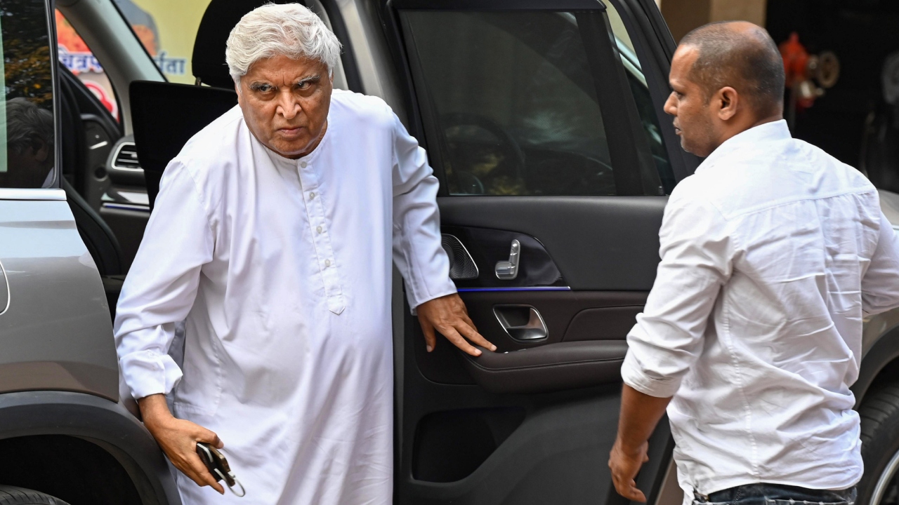 Bollywood lyricist Javed Akhtar arrives to attend the funeral of Satish Kaushik in Mumbai. Credit: PTI Photo
