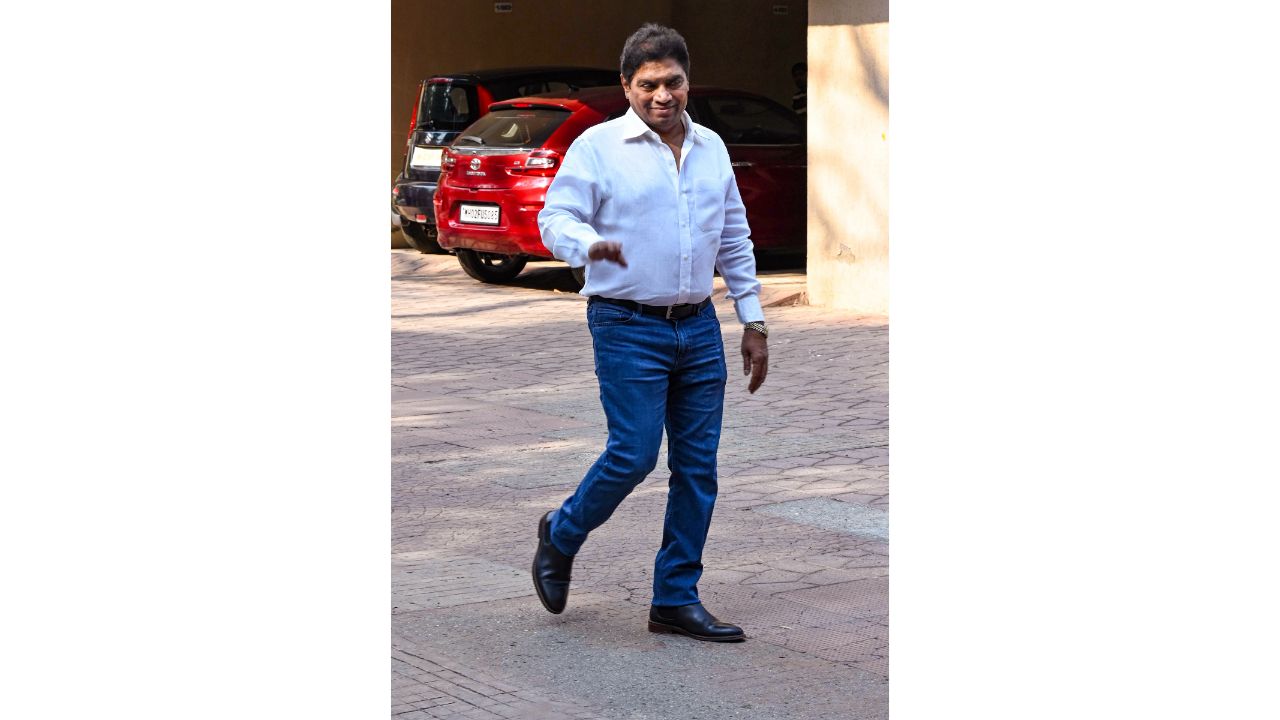 Johny Lever gets clicked as he arrives for the funeral of actor-director Satish Kaushik in Mumbai. Credit: PTI Photo