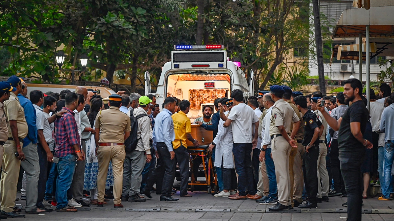 Hundreds of well-wishers attend the funeral of actor-director Satish Kaushik in Mumbai. Credit: PTI Photo