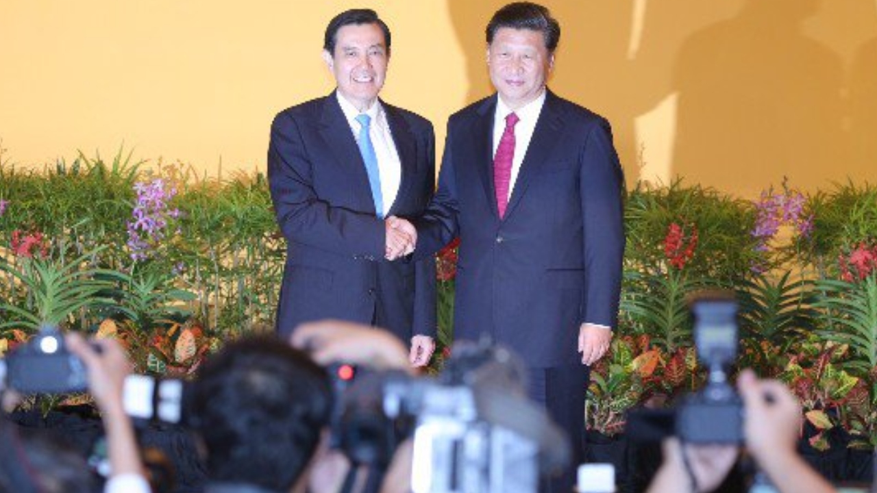 Xi met Taiwanese President Ma Ying-jeou in Singapore in 2015, marking the first meeting between the leaders of China and Taiwan since the Chinese civil war ended in 1949. Credit: Twitter/@straits_times