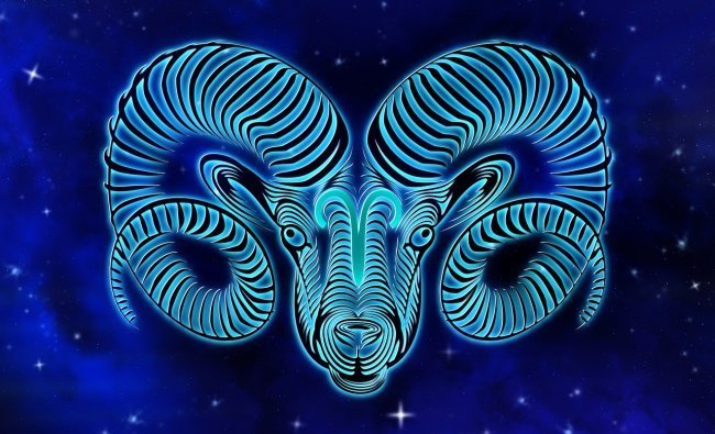 Aries | An abrupt turn-about of events puts you in a quandary- which direction should you move. Stay close to your ideals and follow your heart. Your gut-instinct will take you in the right direction | Lucky Colour: Indigo | Lucky Number: 1 | Credit: Pixabay