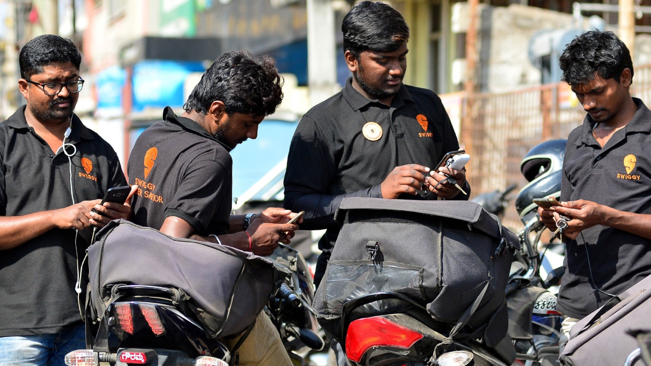 Online food ordering and delivery platform, Swiggy let go of 630 people. Credit: DH Photo