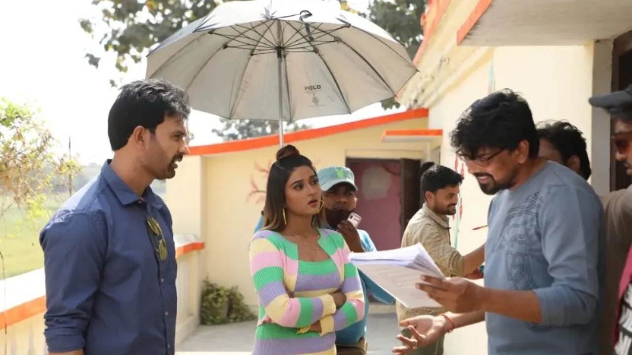 Akansha hit a jackpot as she received an offer to work with Bhojpuri superstars Pawan Singh and Khesari Lal Yadav. It was no looking back for her since then. Credit: Instagram/@akankshadubey_official