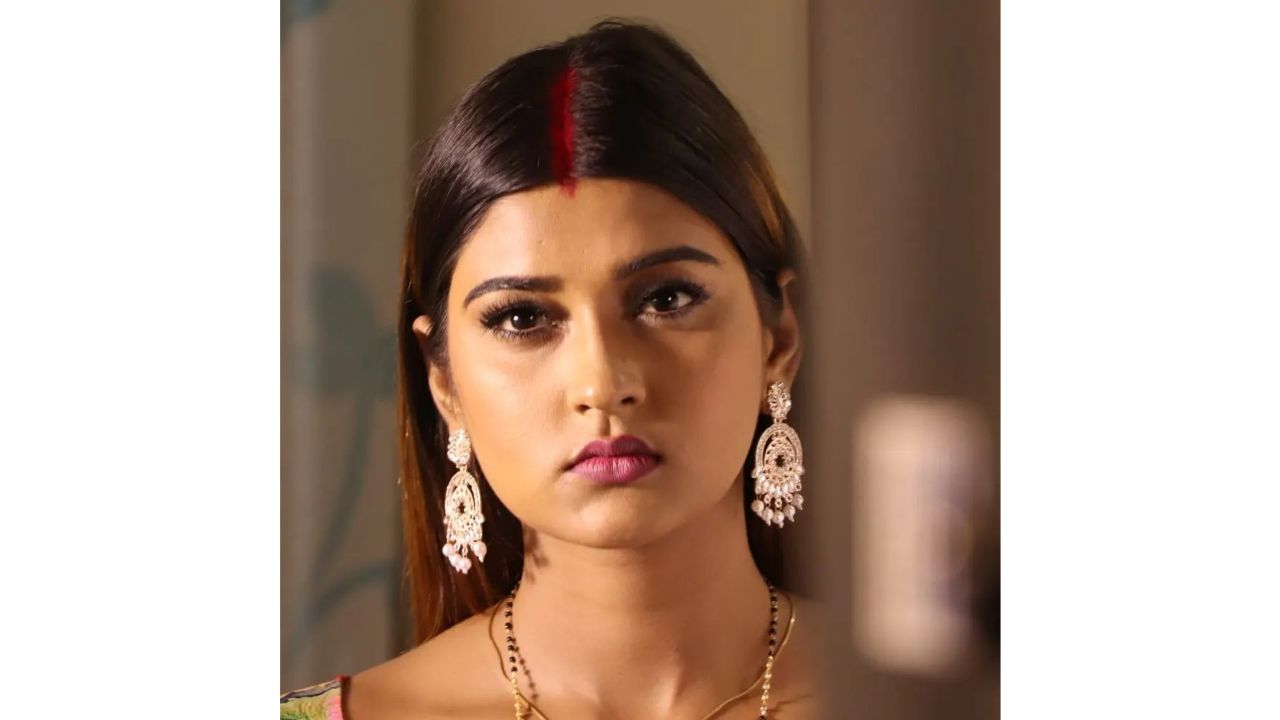 Akansha was allegedly dating fellow Bhojpuri actor and singer Samar Singh, with whom she has done several projects. Credit: Instagram/@akankshadubey_official