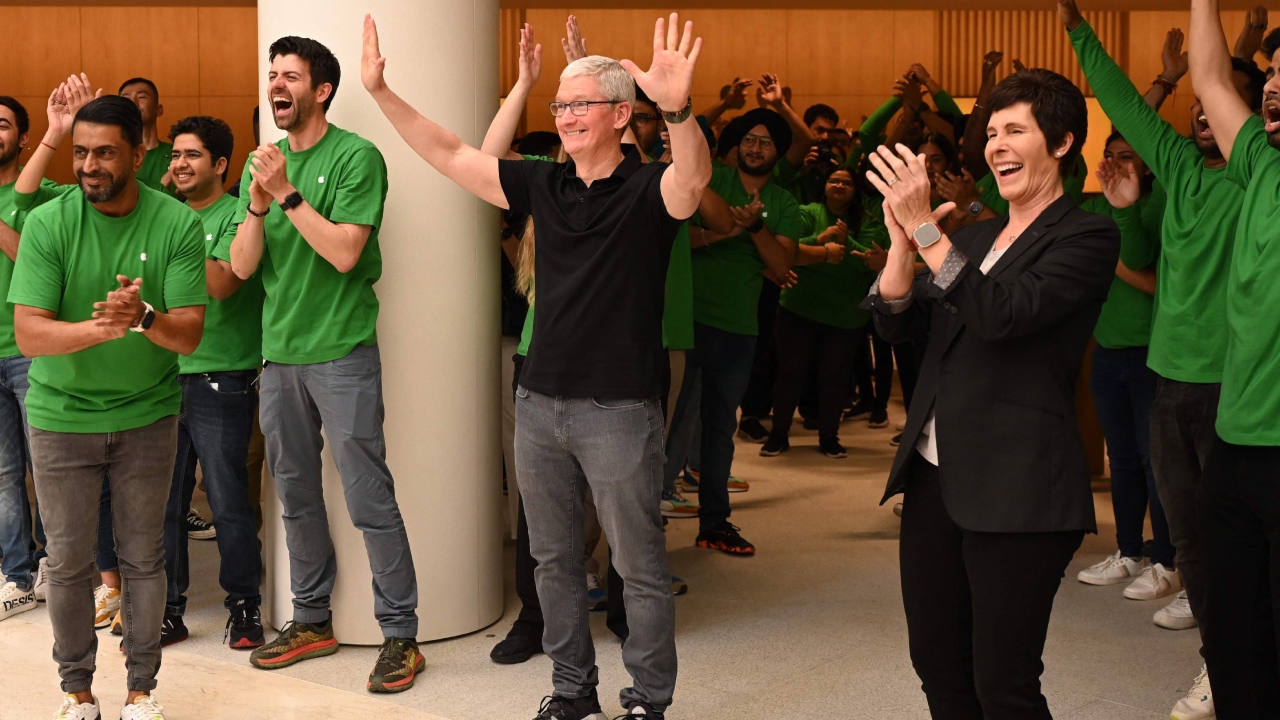 Apple employees cheer next to Chief Executive Officer of Apple Tim Cook and Apple's Senior Vice President of Retail and People Deirdre O'Brien during the opening of the Apple retail store in New Delhi. Credit: AFP Photo