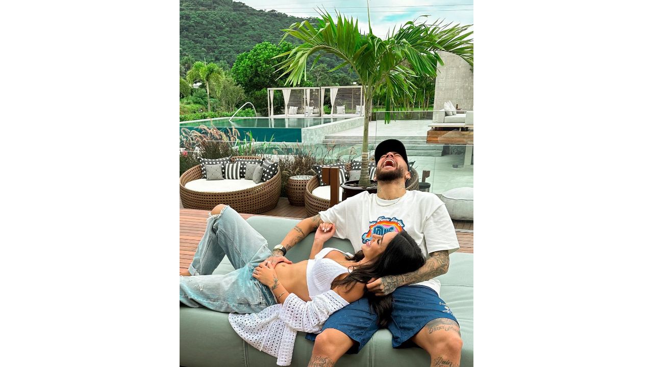 The footballer and his partner took to social media to share this happy news with their fans and followers. Credit: Instagram/@brunabiancardi