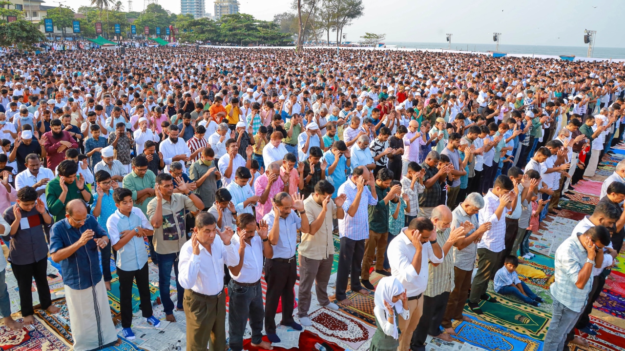 Muslims offer 'namaz' on the occasion of Eid-ul-Fitr, at Eidgah in Kozhikode, Kerala. Credit: PTI Photo