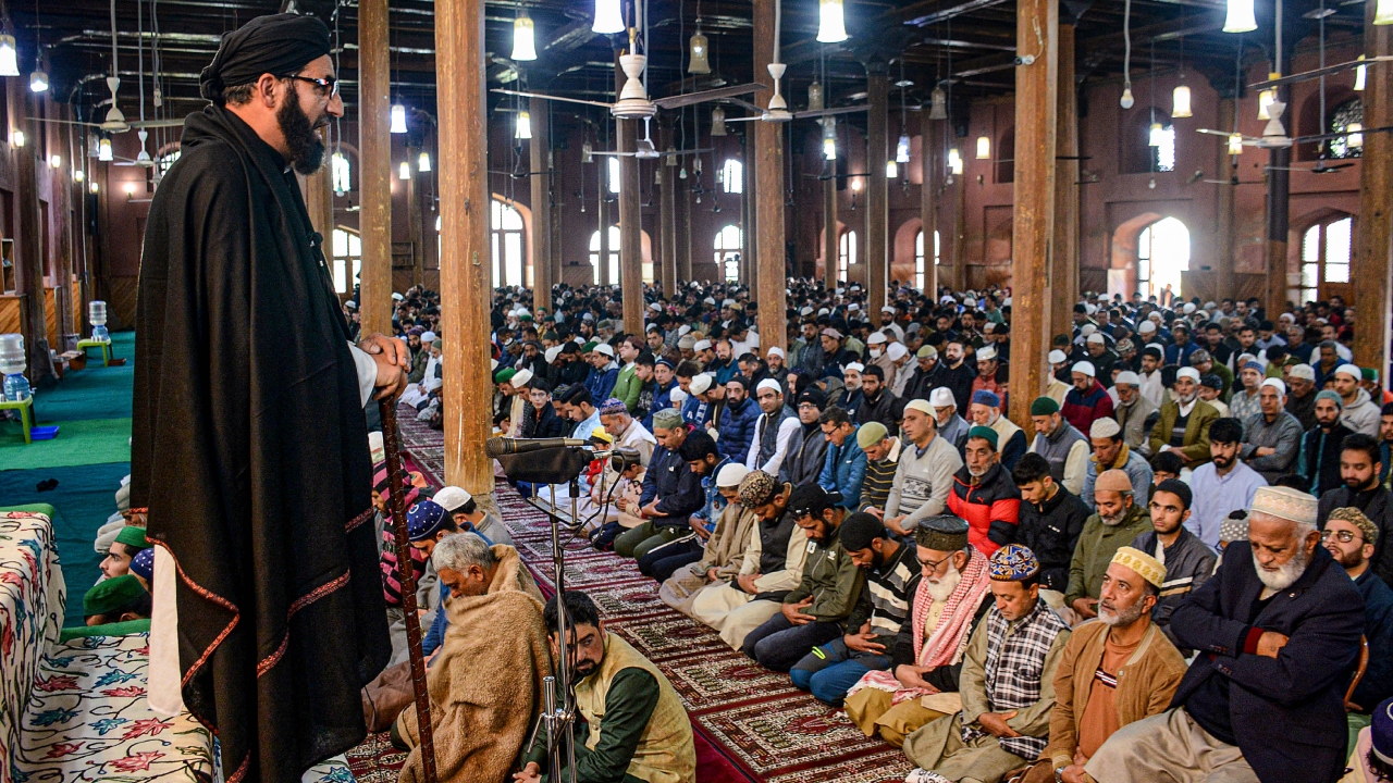 People offer Eid Namaz during Eid-ul-Fitr celebrations, at Ali Masjid in Srinagar, Jammu and Kashmir. Credit: PTI Photo