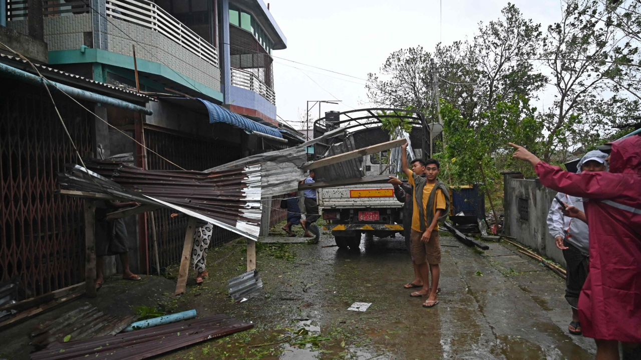 Rescuers evacuated about 1,000 people trapped by seawater 3.6 meters (12 feet) deep along western Myanmar's coast on Monday after the powerful cyclone Mocha injured hundreds and cut off communications. Credit: AFP Photo