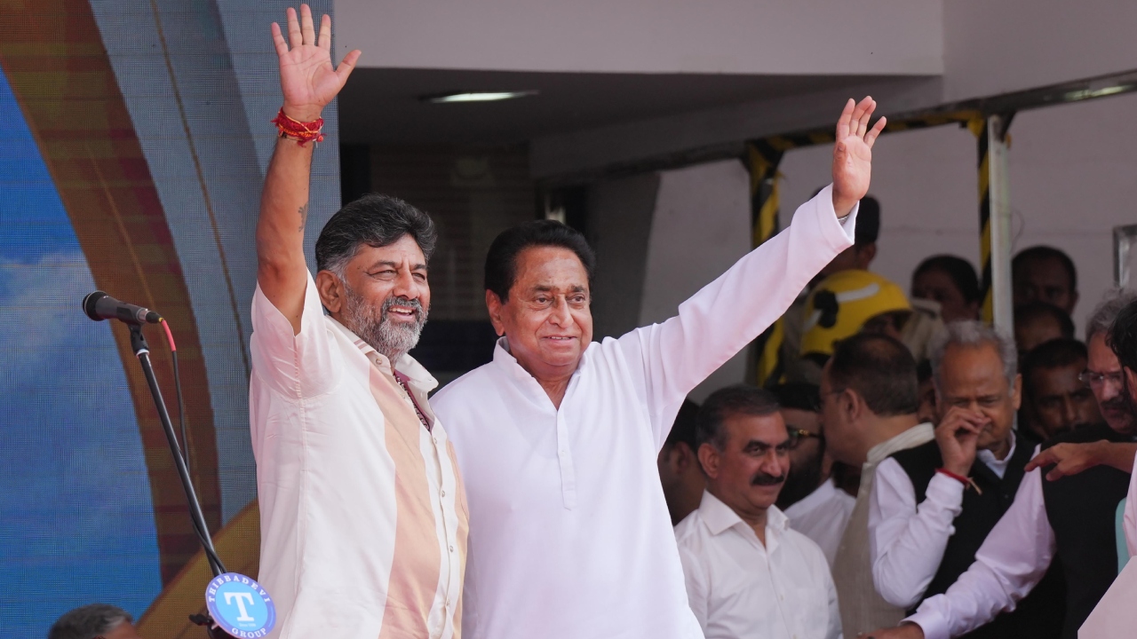 Newly-appointed Karnataka deputy Chief Minister DK Shivakumar with senior Congress leader Kamal Nath during the swearing-in ceremony of Congress government, at Kanteerava Stadium in Bengaluru. Credit: PTI Photo
