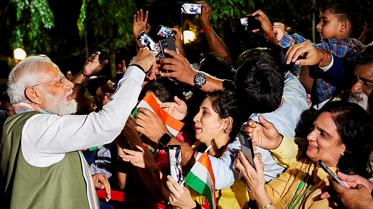PM Modi being welcomed by the Indian community in Papua New Guinea. Credit: Twitter/@narendramodi