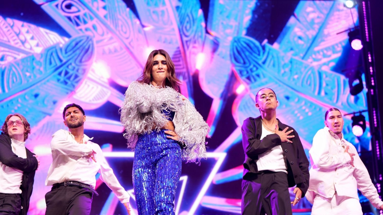 Kriti Sanon sizzles during the Nexa IIFA Awards 2023 at Etihad Arena, Yas Island in Abu Dhabi. Credit: IIFA