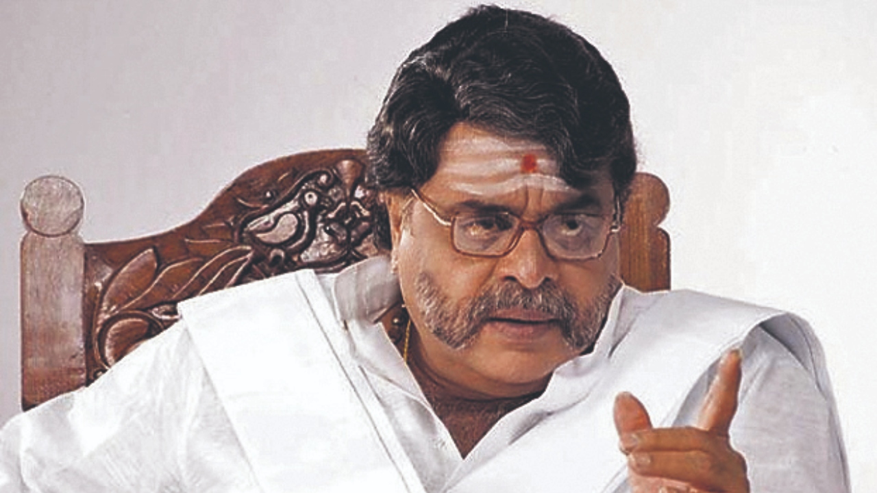 Ambareesh: 'Rebel star' Ambareesh took a plunge into politics in 1994. He joined the Indian National Congress (INC) and served as a Member of Parliament (MP) from Mandya constituency. He then joined Janata Dal (Secular) and contested general elections in 1998 from Mandya and won. Later on, he rejoined the Congress and became an MP. Ambareesh also held ministerial positions in the Karnataka government. Credit: DH Photo